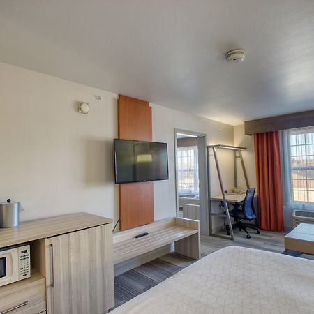 Holiday Inn Express Hotel & Suites Milwaukee Airport By Ihg Bagian luar foto