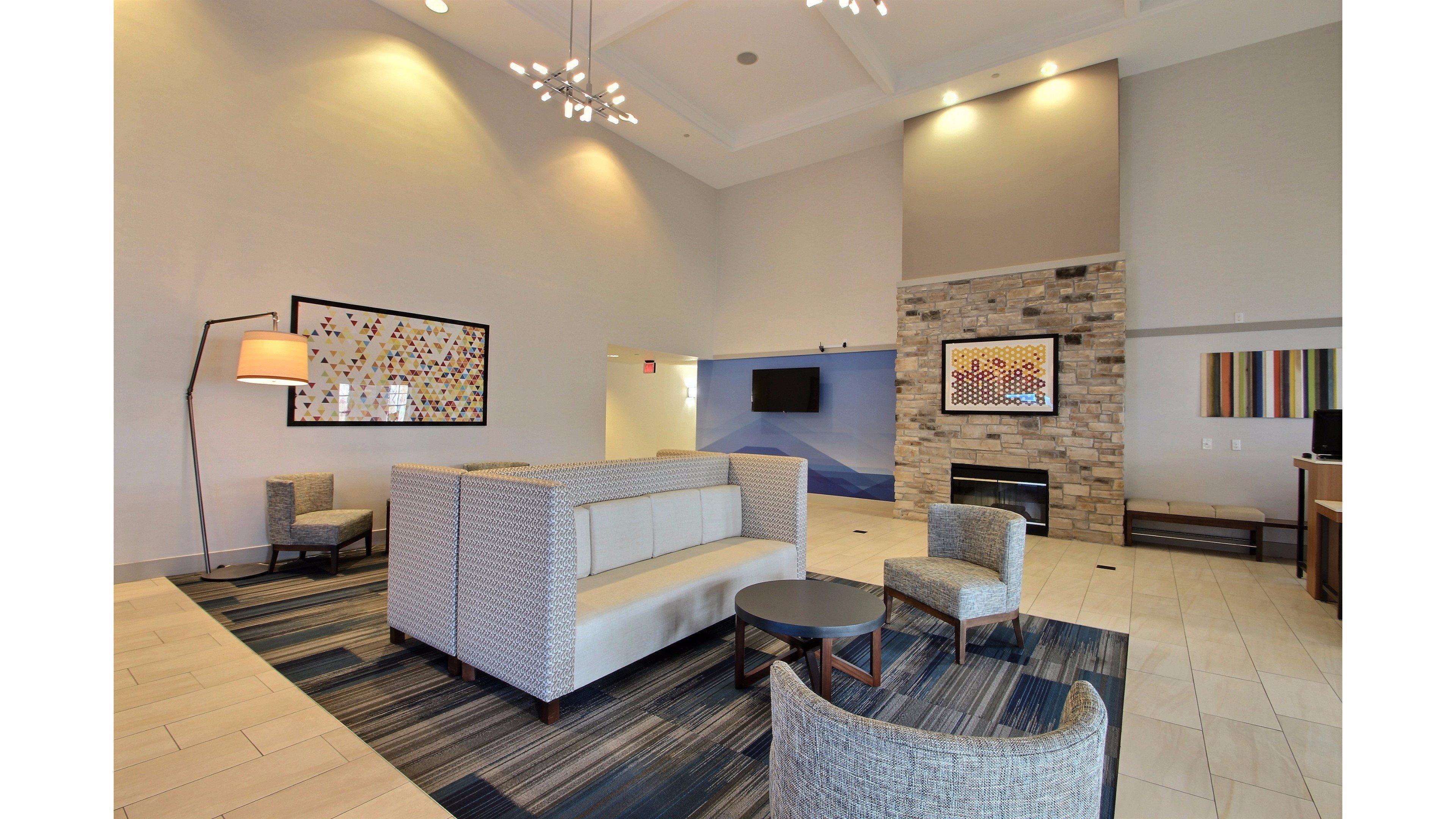 Holiday Inn Express Hotel & Suites Milwaukee Airport By Ihg Bagian luar foto