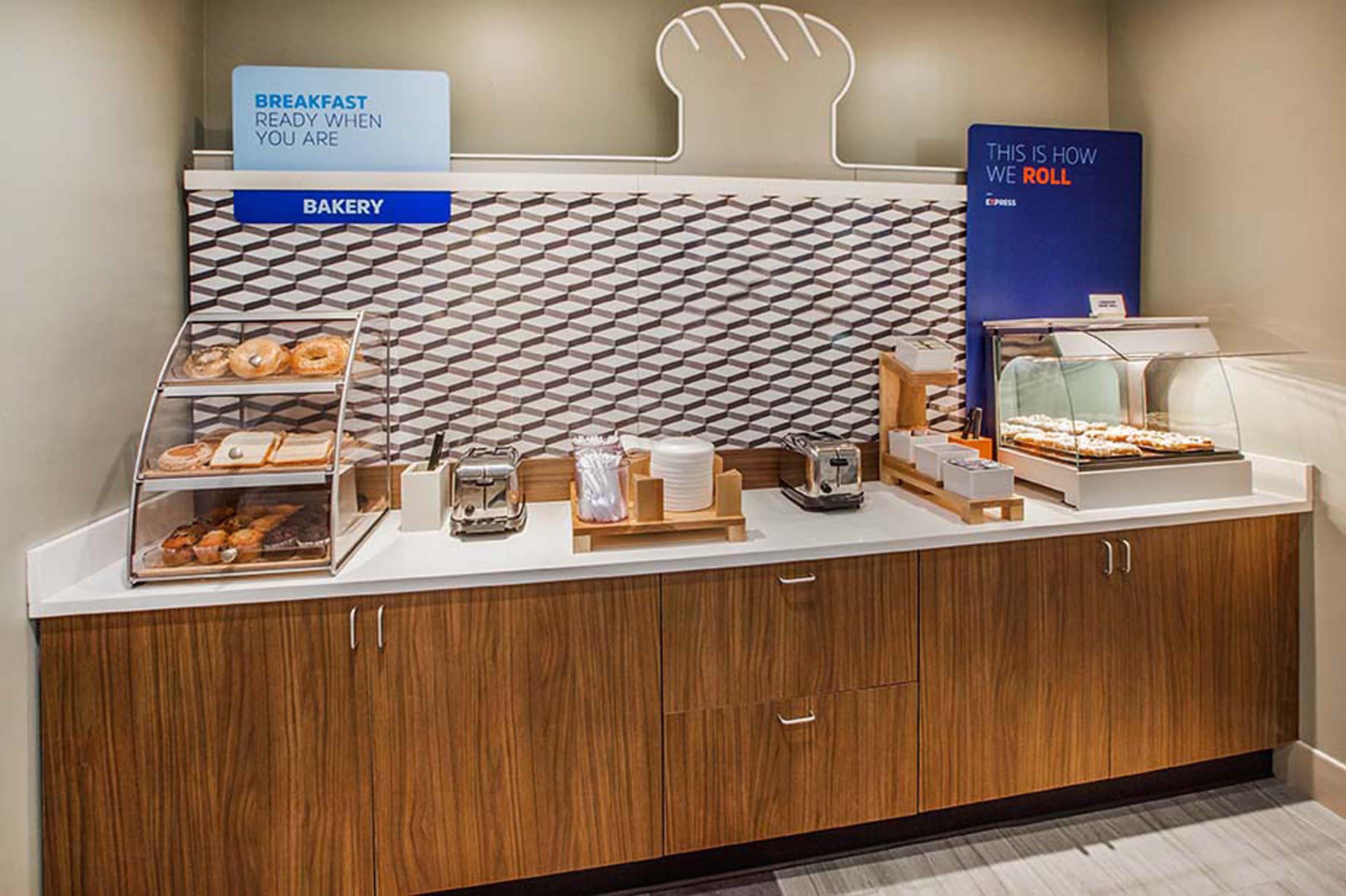 Holiday Inn Express Hotel & Suites Milwaukee Airport By Ihg Bagian luar foto