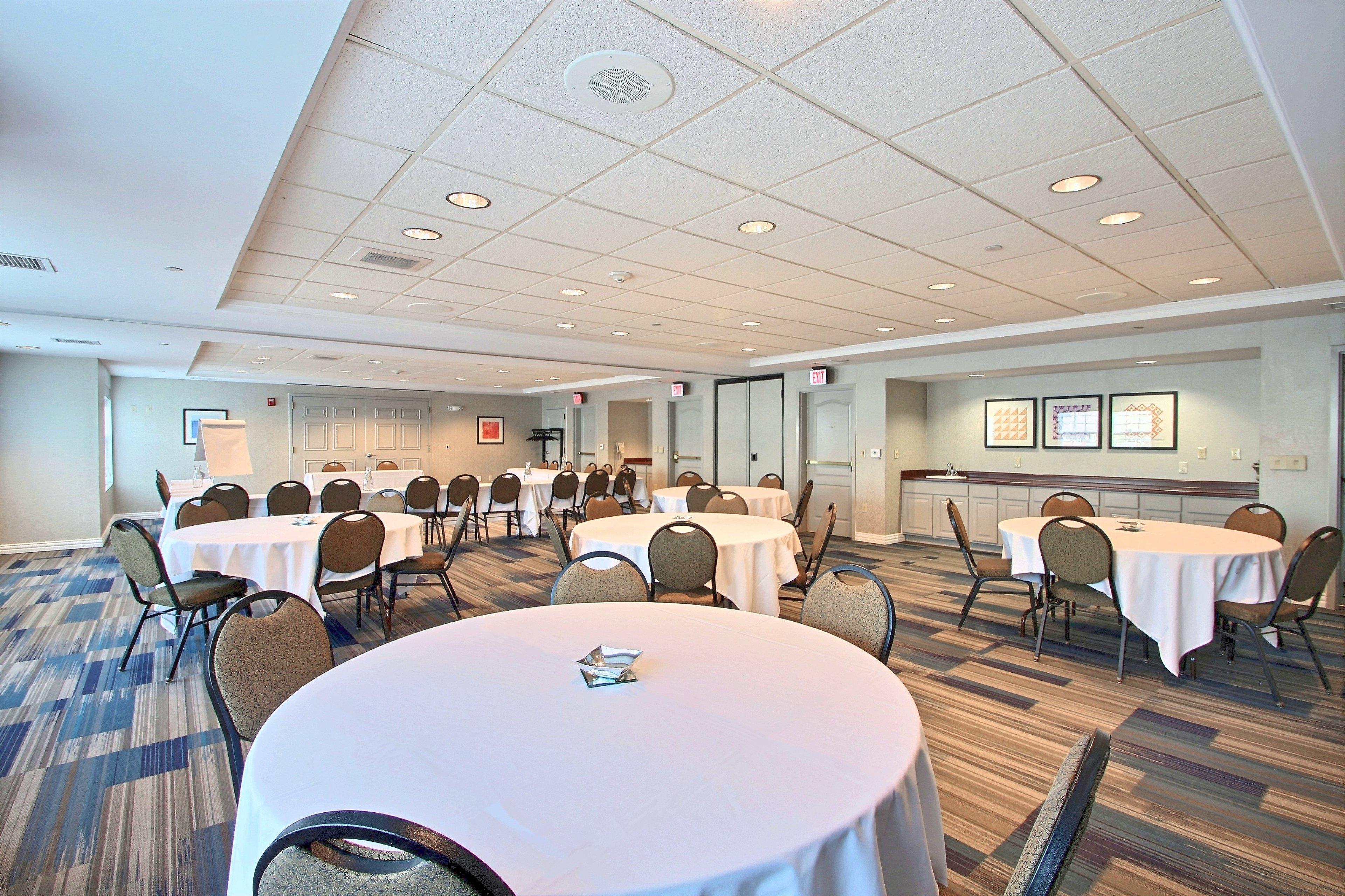 Holiday Inn Express Hotel & Suites Milwaukee Airport By Ihg Bagian luar foto