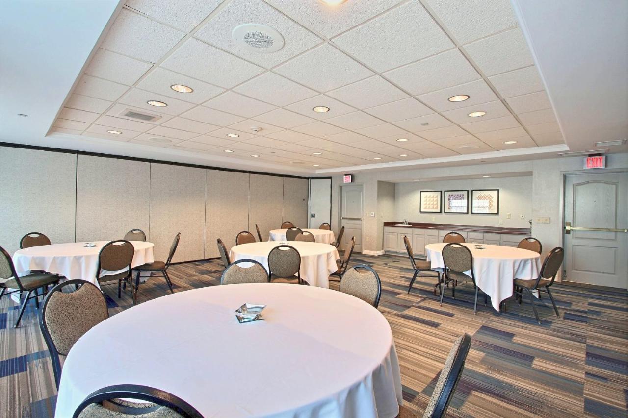 Holiday Inn Express Hotel & Suites Milwaukee Airport By Ihg Bagian luar foto