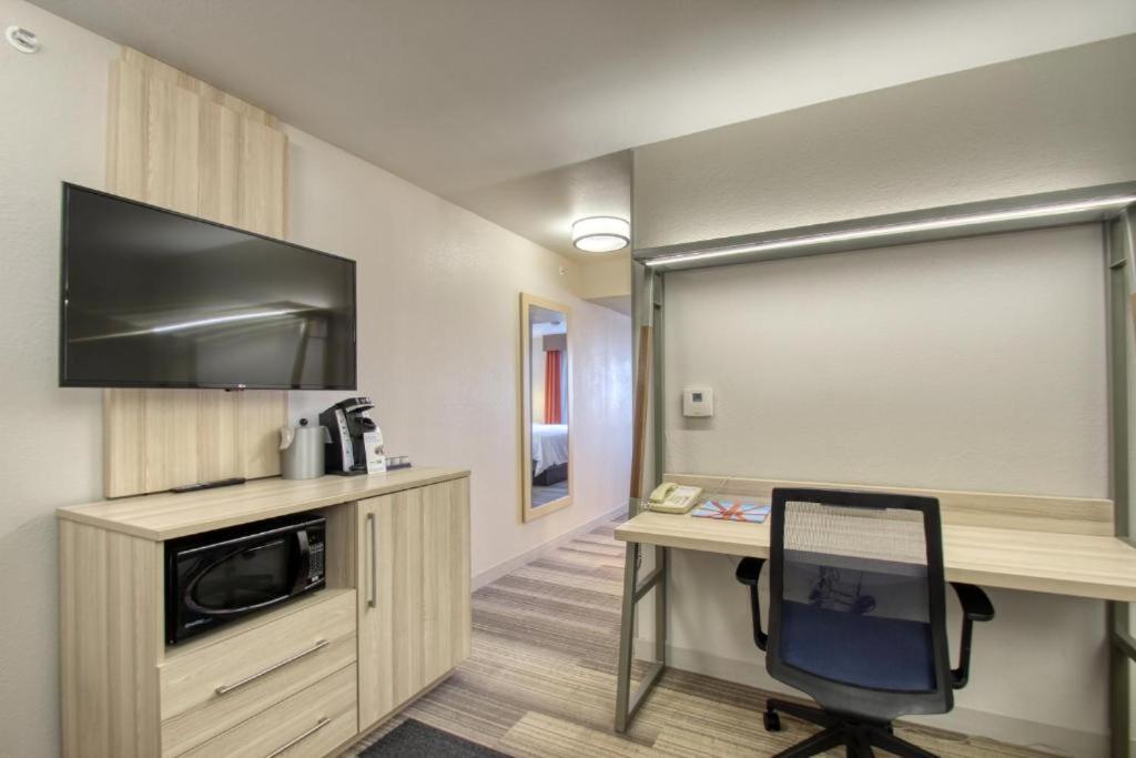 Holiday Inn Express Hotel & Suites Milwaukee Airport By Ihg Bagian luar foto