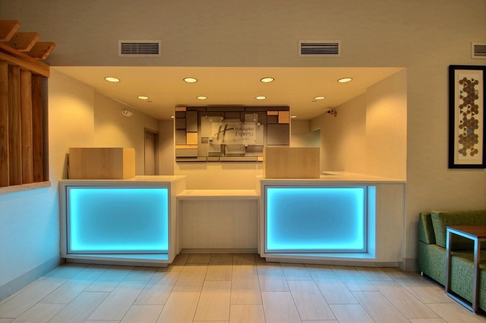 Holiday Inn Express Hotel & Suites Milwaukee Airport By Ihg Bagian luar foto